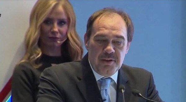 Demirören'in bıyıkları sosyal medyayı salladı