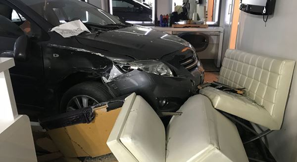 Dükkana böyle daldı bırakıp kaçtı