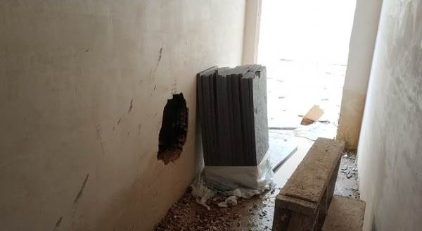 Duvarı delip, bilgisayar çaldılar