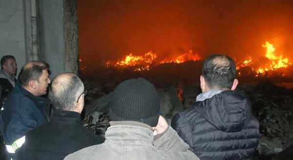 Eczacıbaşı'nın deposu yandı