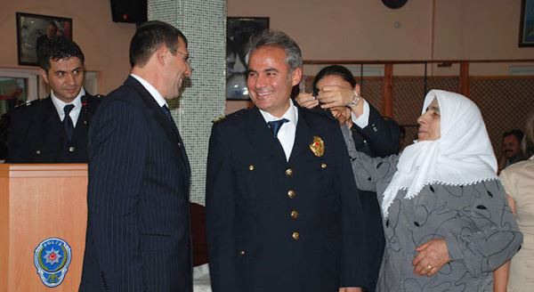 Efsane müdür Önal emekli oldu