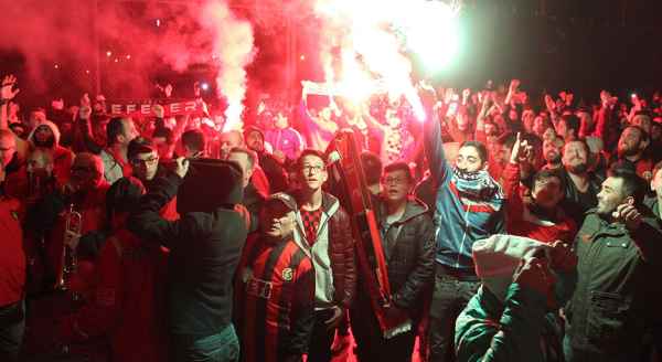 ES ES'e taraftar dopingi