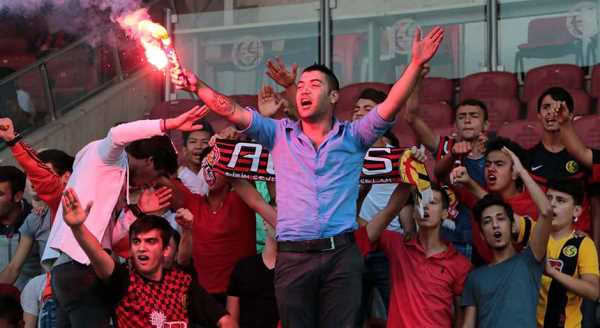 Es Es taraftarlarla hazırlık yaptı