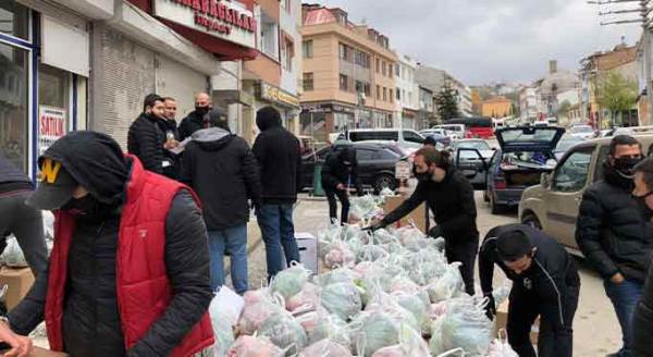 ES ES tribünlerinden ihtiyaç sahiplerine yardım