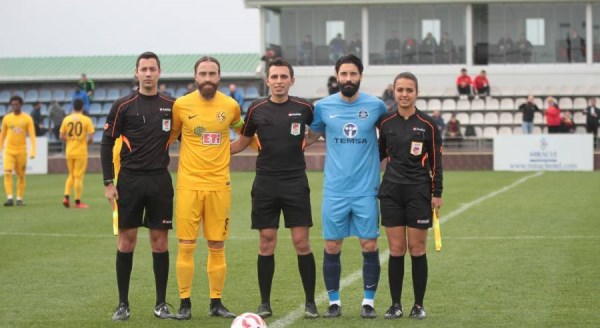 Es Es uzatmada yıkıldı!