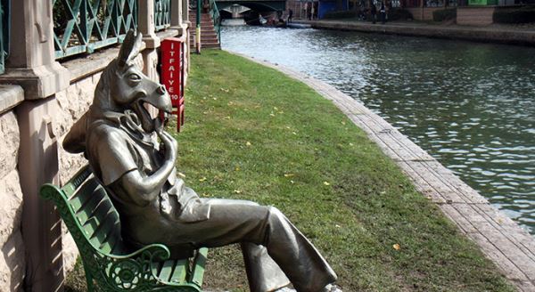 Eskişehir bu eşek heykelini konuşuyor