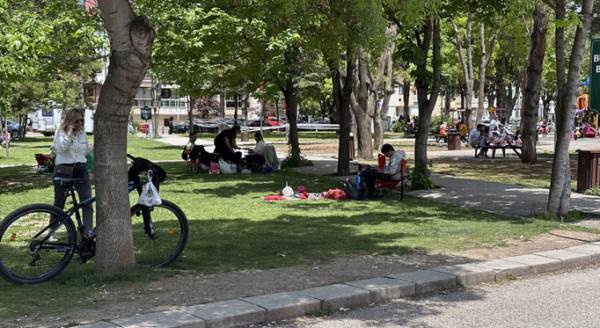 Eskişehir bu pazar parklara akın etti!