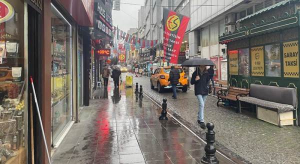 Eskişehir bu sabah yağmura teslim oldu