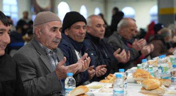 Eskişehir Büyükşehir sofrayı kurdu: Geleneksel buluşmalar başladı