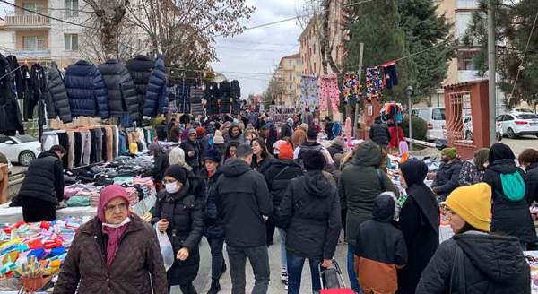 Eskişehir Çarşamba Pazarı tıklım tıklım!