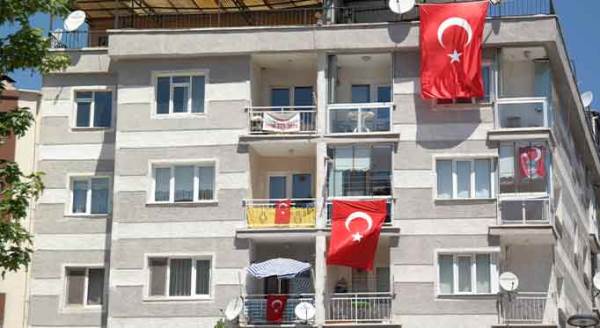 Eskişehir'de 19 Mayıs coşkusu balkon ve pencerelerde