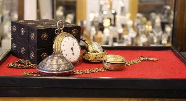 Eskişehir'de 2 asırlık saray saatleri göz kamaştırıyor