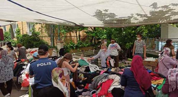 Eskişehir'de alışveriş heyecanı, koronavirüsü unutturdu!