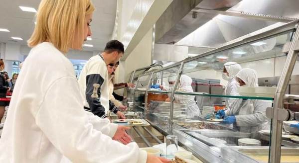 Eskişehir'de Anadolu Üniversitesinden yemekli 100. yıl etkinliği 