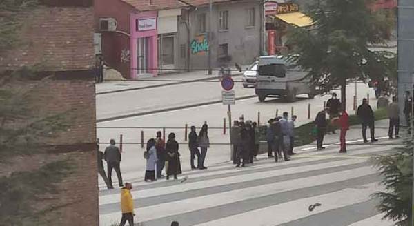 Eskişehir'de AVM'nin açılmasını böyle beklediler!