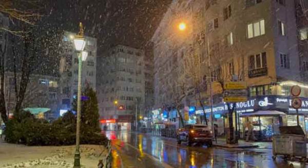 Eskişehir'de beklenen yağış akşam geldi