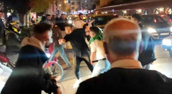 Eskişehir'de bir anda ortalık karıştı: Tekmeli yumruklu kavga 