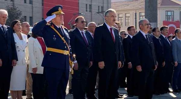 Eskişehir'de büyük zaferin 100. yılı törenle kutlandı!