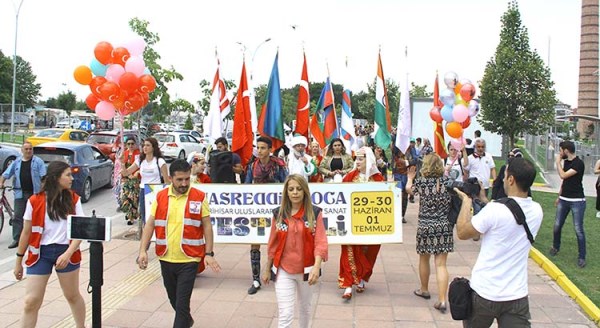 Eskişehir'de festival öncesi kortej yürüyüşü