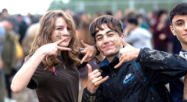 Eskişehir'de gençler yağmur çamur dinlemedi