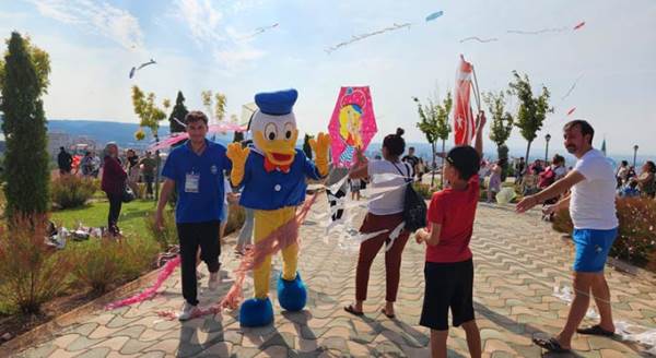 Eskişehir'de gökyüzü rengarenk oldu