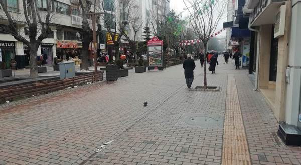 Eskişehir'de güneş de gitti, kalabalık da...