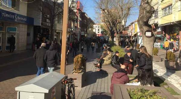 Eskişehir'de güneşi gören sokağa çıktı