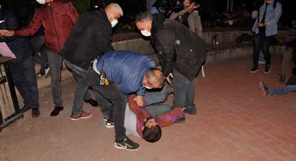 Eskişehir'de hareketli gece: Böyle gözaltına alındılar!