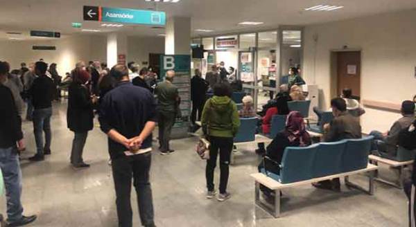 Eskişehir'de iftar sonrası aşı kuyruğu