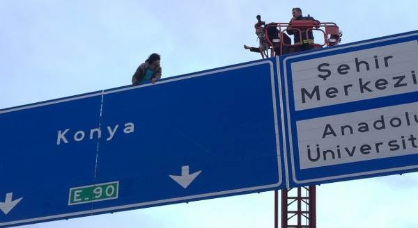 Eskişehir'de intihar girişimini Kaymakam önledi