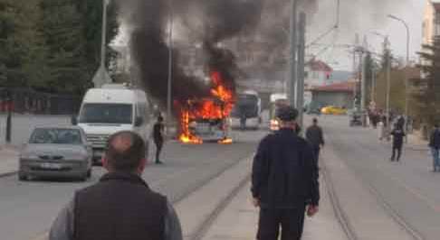 Eskişehir'de işçi servisi alev alev yandı!