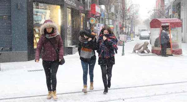 Eskişehir'de kar yağışı devam ediyor