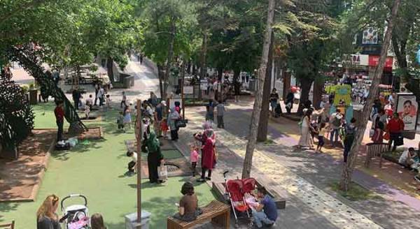 Eskişehir'de karneleri alıp, oraya akın ettiler