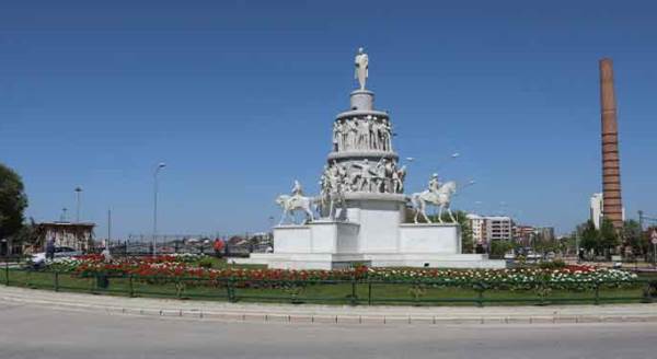 Eskişehir'de kavşaklar çiçek açtı