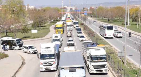 Eskişehir'de kilometrelerce kuyruk! İşte sebebi...