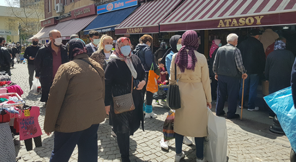 Eskişehir'de kısıtlama öncesi kuruyemiş kuyruğu!