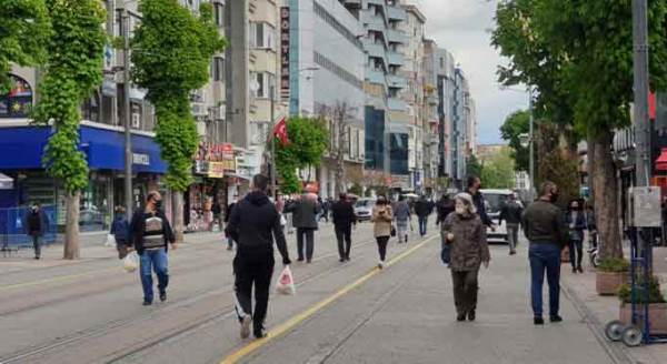 Eskişehir'de kısıtlama sonrası 'sakıncalı' görüntüler...