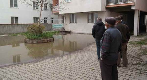 Eskişehir'de koku yüzünden cam bile açamıyorlar