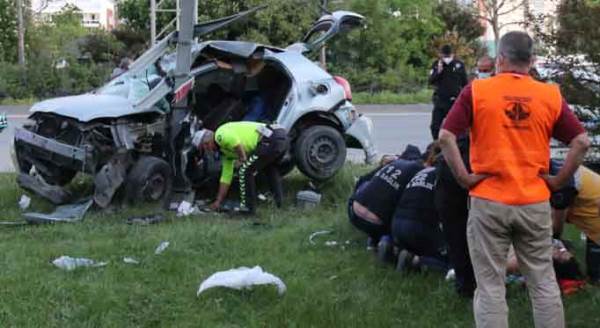 Eskişehir'de korkunç kaza: Levhaya saplandı!