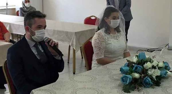 Eskişehir'de koronavirüs günlerinde 'sosyal mesafeli' mutluluk