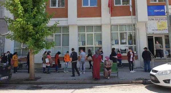 Eskişehir'de koronavirüs günlerinde umut kuyruğu