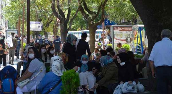 Eskişehir'de koronavirüs unutuldu!