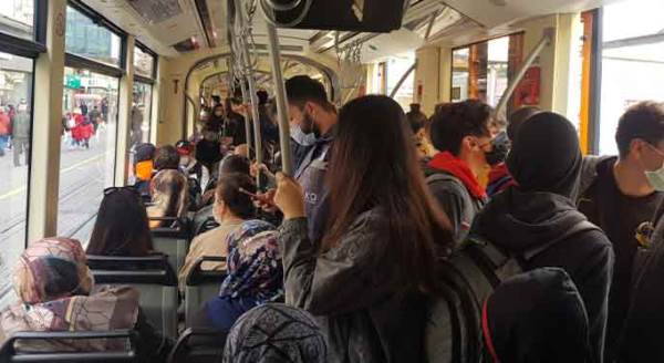 Eskişehir’de koronavirüse rağmen tıklım tıklım...