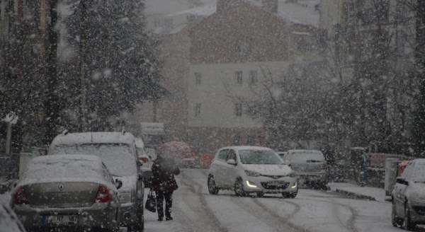 Eskişehir'de lapa lapa kar yağışı
