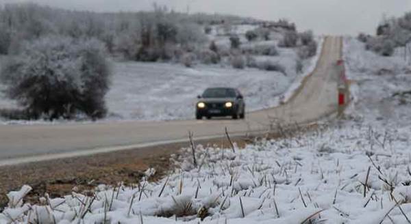 Eskişehir'de mevsimin ilk karı nihayet yağdı