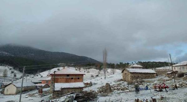 Eskişehir'de mevsimin ilk karı yağdı