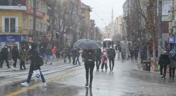 Eskişehir’de Nisan ayında kar sürprizi!