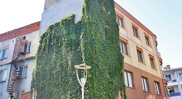 Eskişehir'de o apartmanı gören dönüp bir daha bakıyor