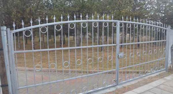 Eskişehir'de o mezarın kapısını görenler inanamıyor!