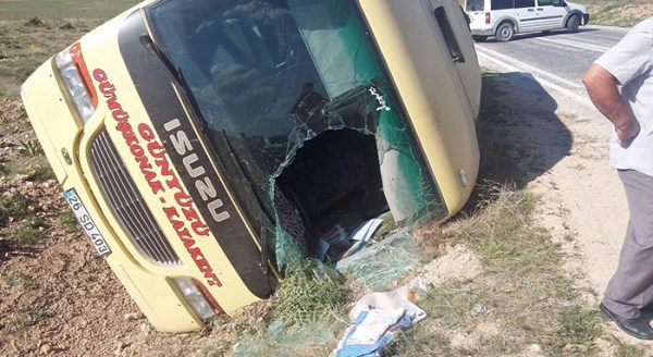 Eskişehir'de öğrenci servisi devrildi!